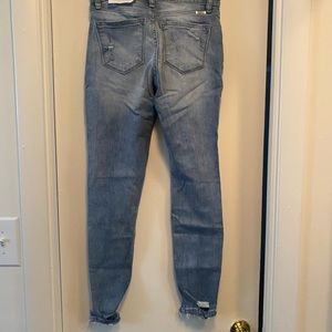 Distress Mid Rise Jeans!